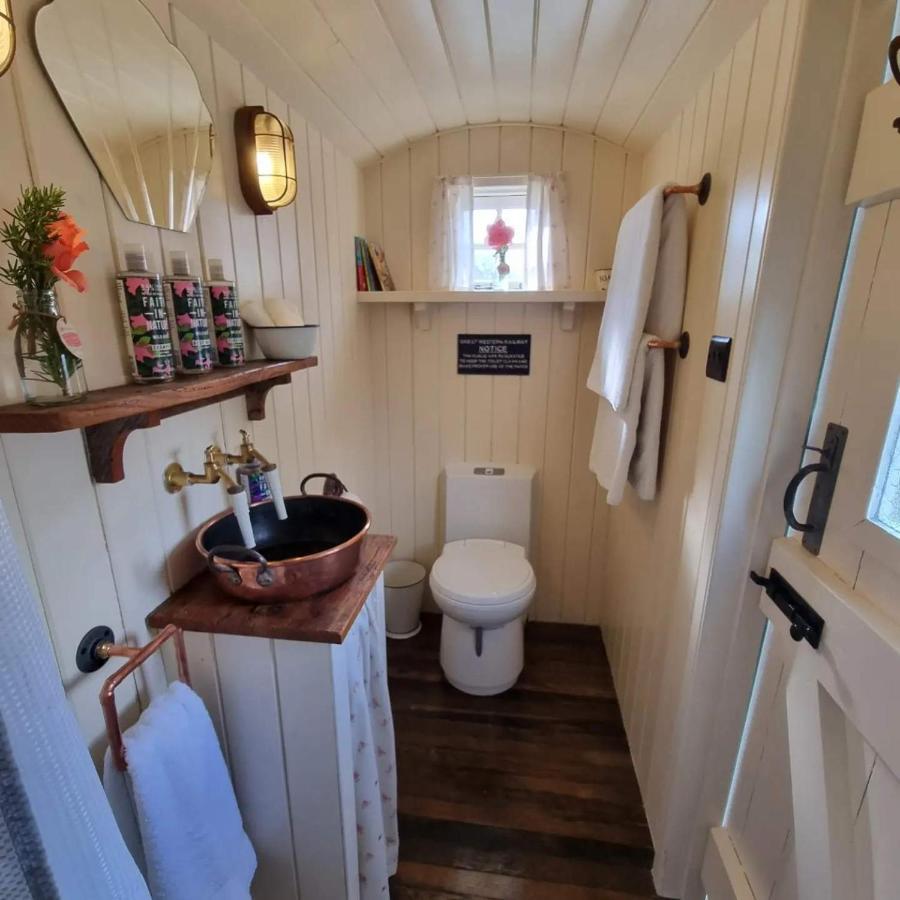 The Delkin Shepherds Huts Castle Combe Eksteriør billede