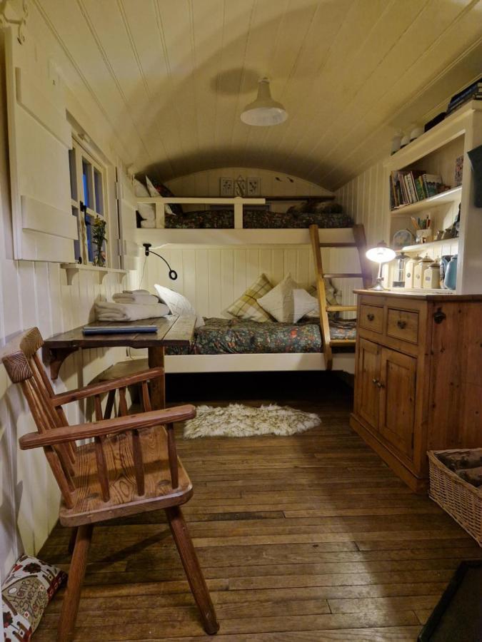 The Delkin Shepherds Huts Castle Combe Eksteriør billede