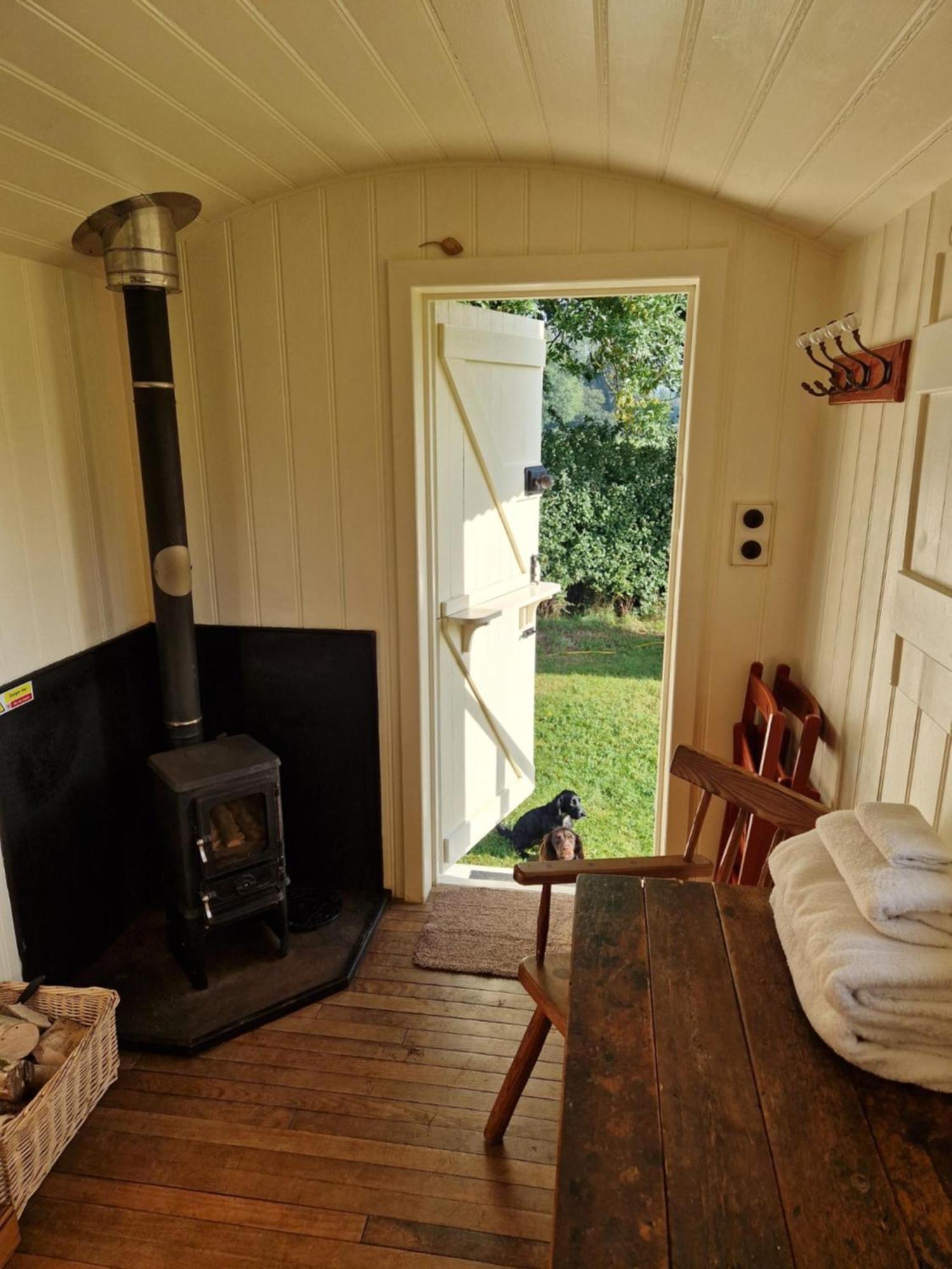 The Delkin Shepherds Huts Castle Combe Eksteriør billede