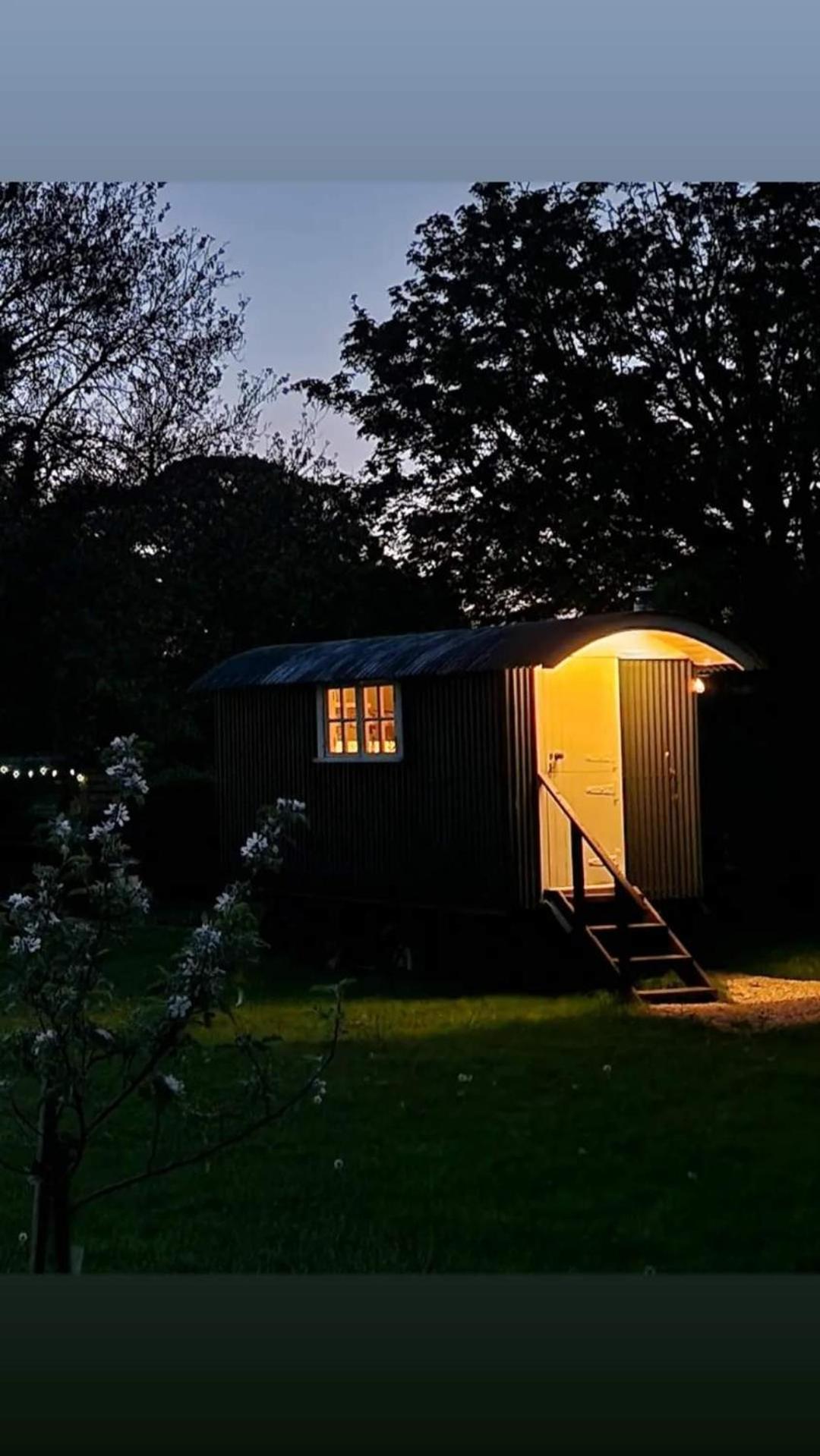The Delkin Shepherds Huts Castle Combe Eksteriør billede
