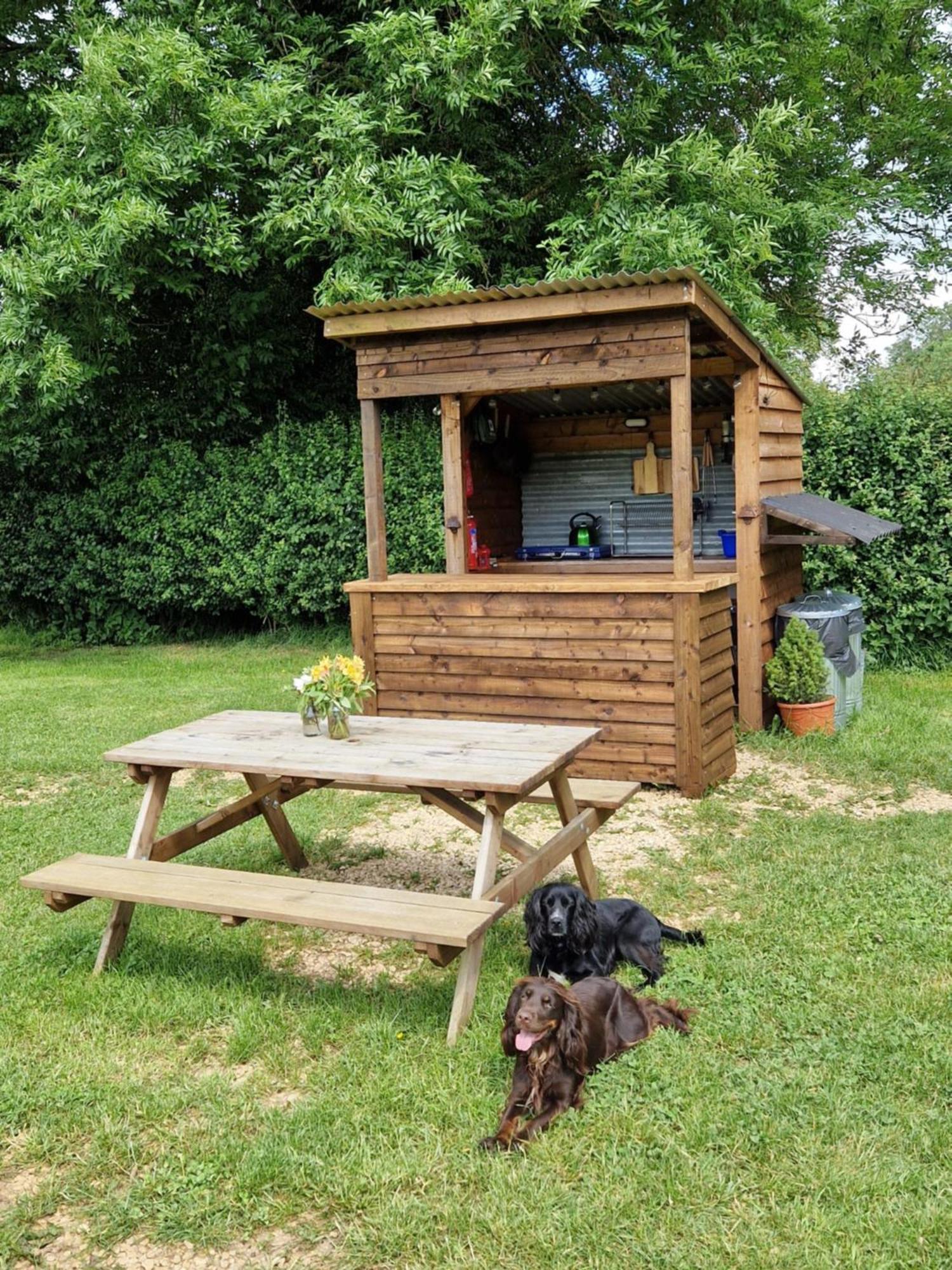 The Delkin Shepherds Huts Castle Combe Eksteriør billede