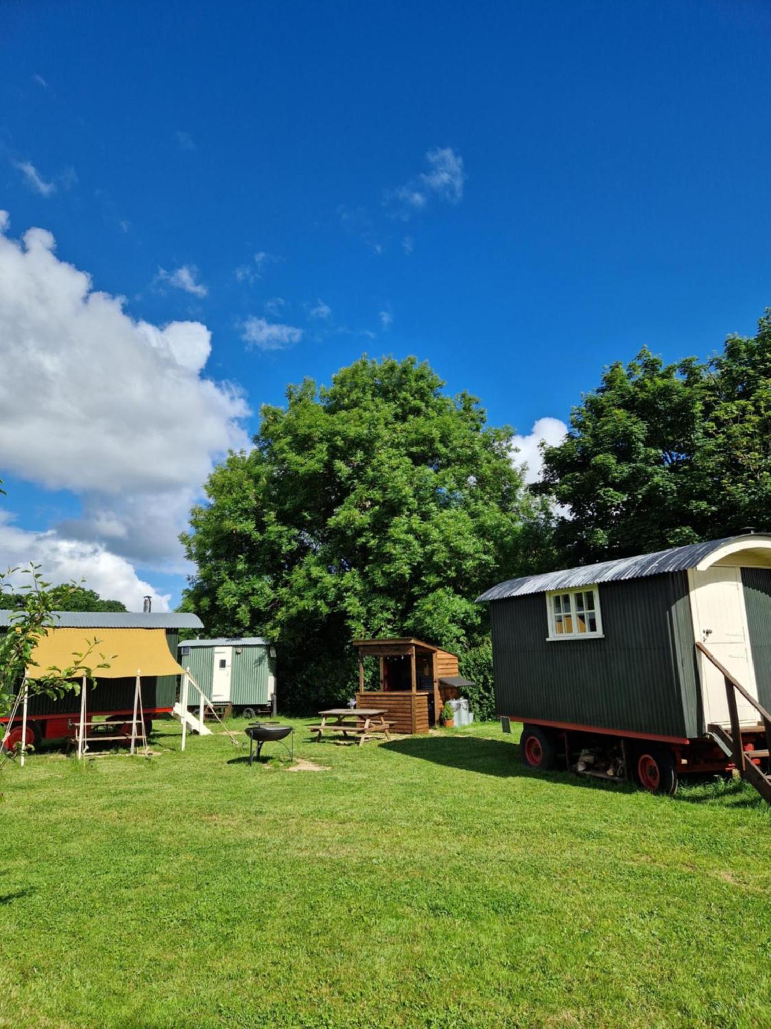 The Delkin Shepherds Huts Castle Combe Eksteriør billede