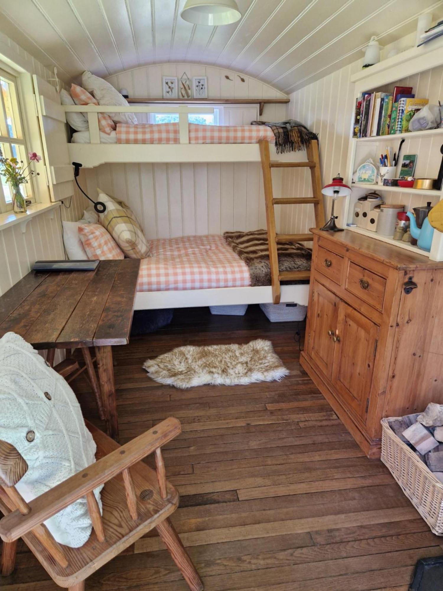 The Delkin Shepherds Huts Castle Combe Eksteriør billede