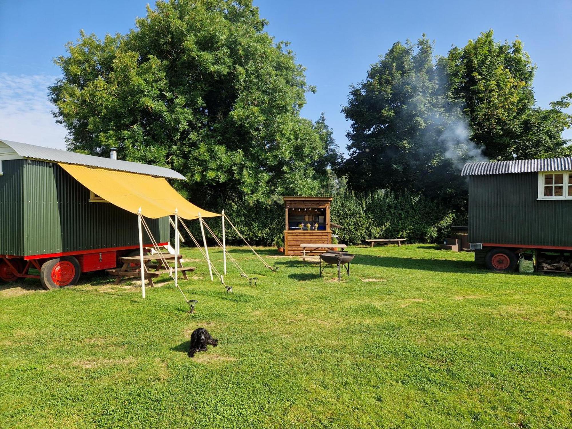 The Delkin Shepherds Huts Castle Combe Eksteriør billede